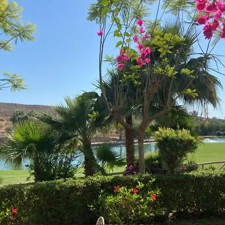Con Jardin Privado Y Vistas Al Lago,valle Del Golf Agv 维拉